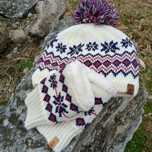 *FUZZY* Timberland hat and fingerless glove set, winter wear, cozy core